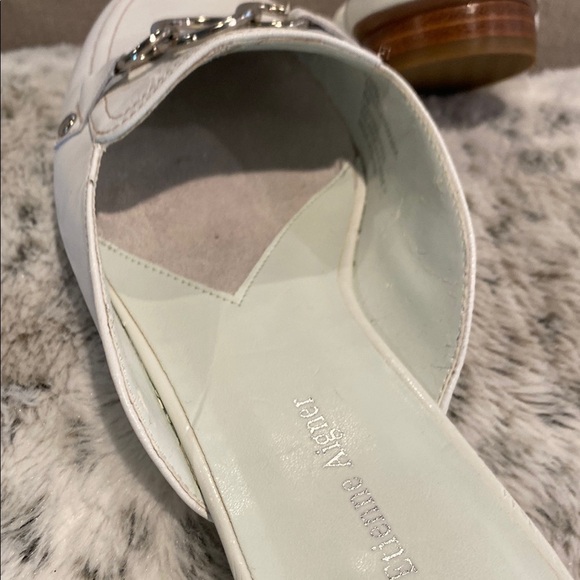 Etienne Aigner Shoe Mules White Leather Almond Toe Silver Chain Size 8 Wide - Picture 6 of 10